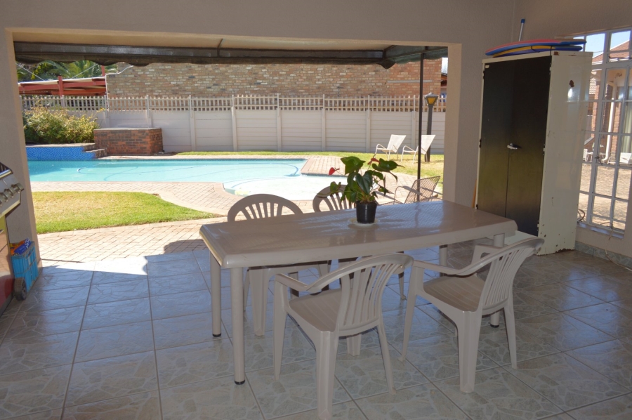 5 Bedroom Property for Sale in Wilkoppies North West
